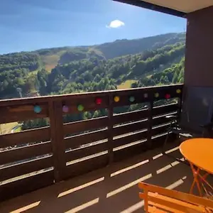 https://7-couchages-bb-sur-les-pistes-parking.hotels-rhonealpes.com