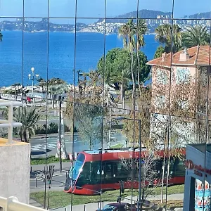 https://studio-sur-la-poromenade-des-anglais-avec-vue-mer.fr-provencehotel.com